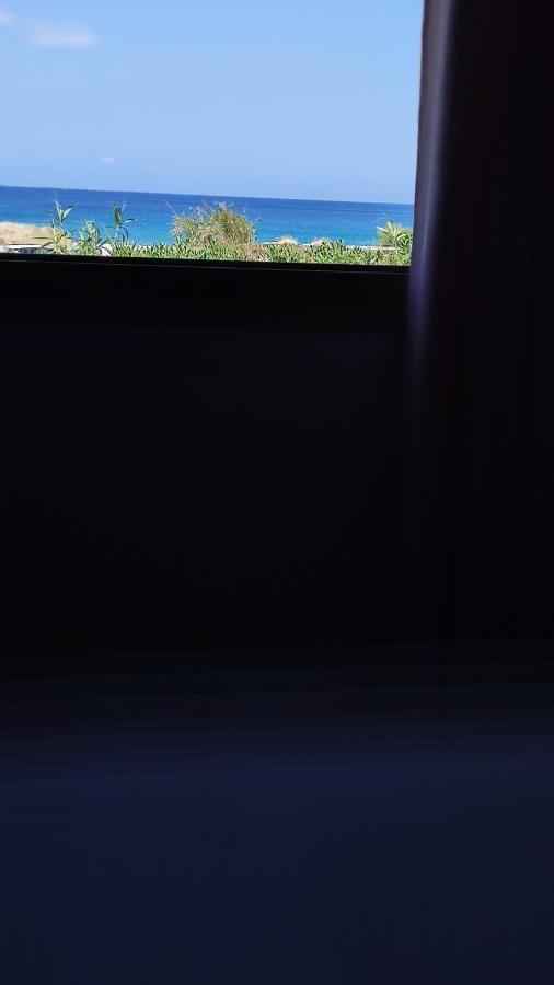 Tramonto Nel Delfini Lejlighed Kini Eksteriør billede